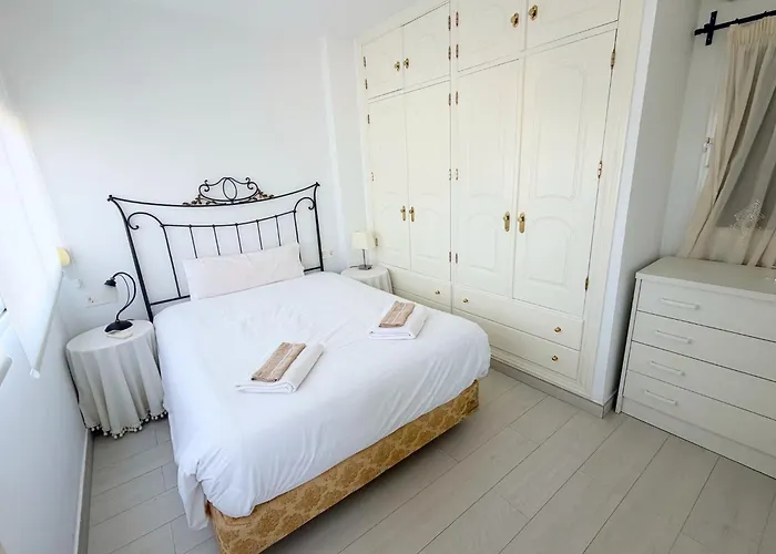 Oasis Urbano Con Piscina By Bebalmy